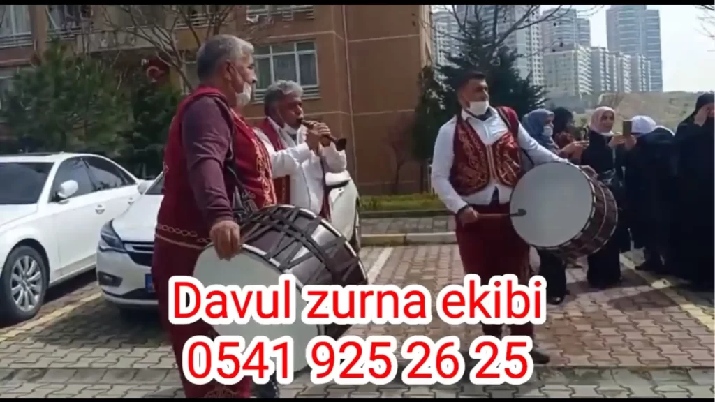 Geleneksel Kostümlü Davul Zurna Ekibi Ankara